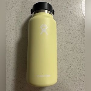 Hydro flask 32oz yellow